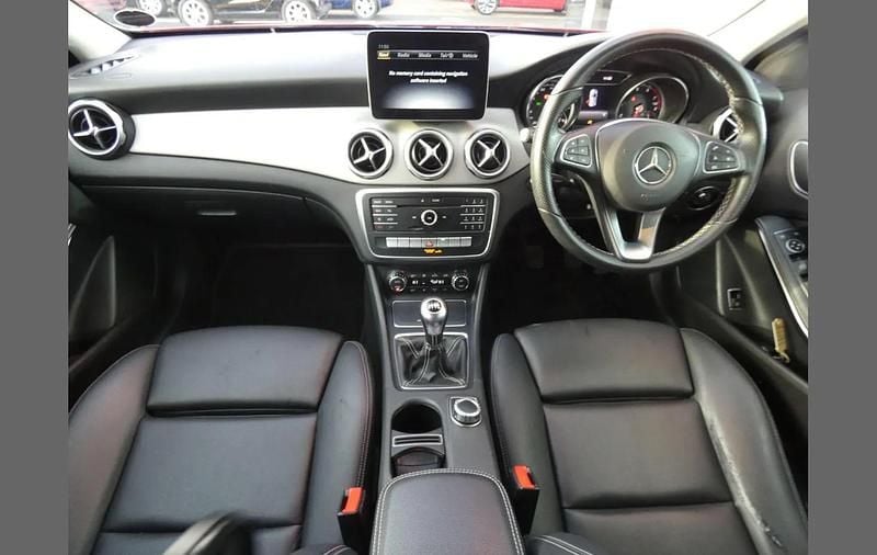 Used Mercedes GLA200 154 HP (113 kW) 2018 Red SUV