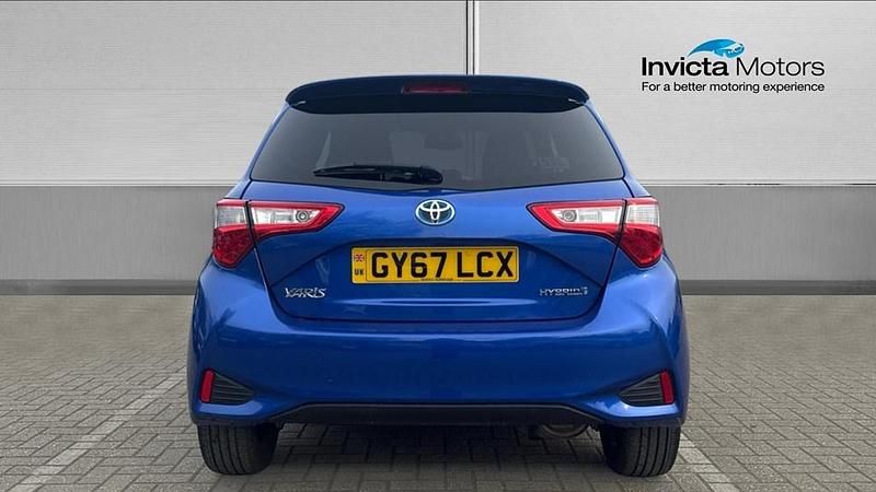 Used Toyota Yaris Hybrid 2017 Blue Hatchback