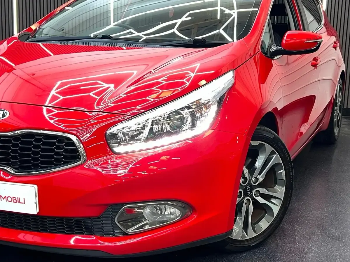 Used Kia Ceed 2015 Red Hatchback