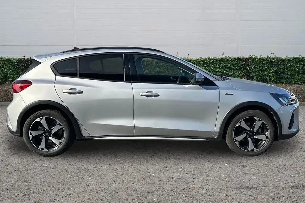 Usado Ford Focus Active 155 HP (114 kW) 2023 Prateado Citadino