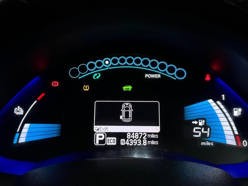 Begagnad Nissan Leaf Tekna 80 kW (109 HK) 2015 Röd Halvkombi