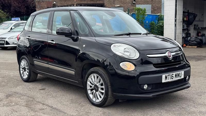 Black Used 2016 Fiat 500L Lounge MPV | £5,195 (Fair price) - Image 1/3