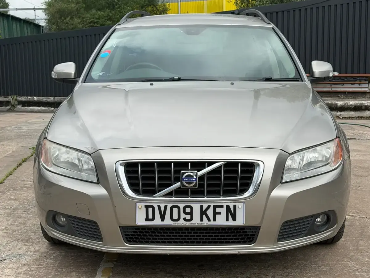 Used Volvo V70 SE 2009 Gold Estate