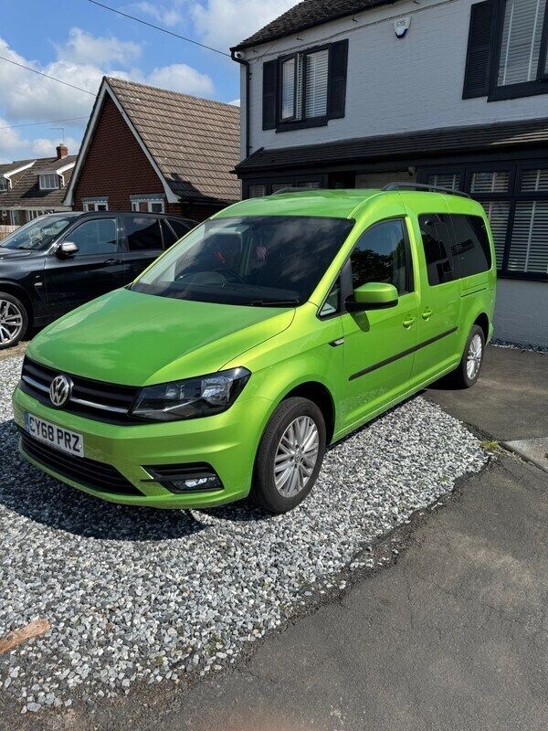 Green Used 2019 VW Caddy Maxi Life Life MPV | £15,995 (Fair price) - Image 1/4
