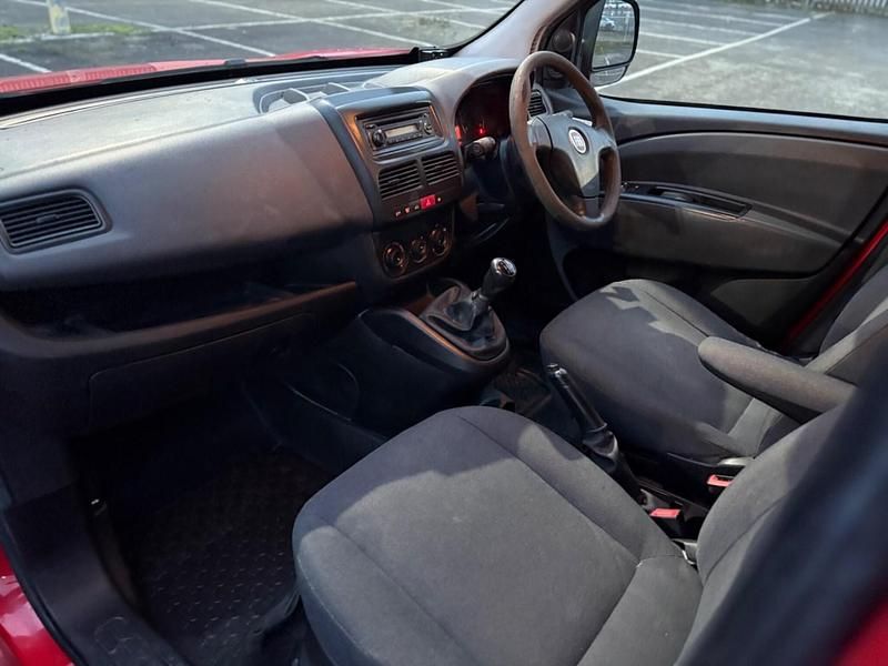 Used Fiat Doblò 90 HP (66 kW) 2014 Red MPV