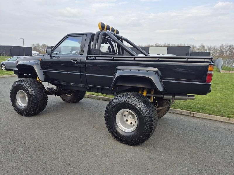Used Toyota HiLux 1985 Black Pickup