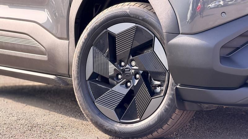 Used Suzuki Vitara 127 kW (174 HP) 2025 Grey SUV