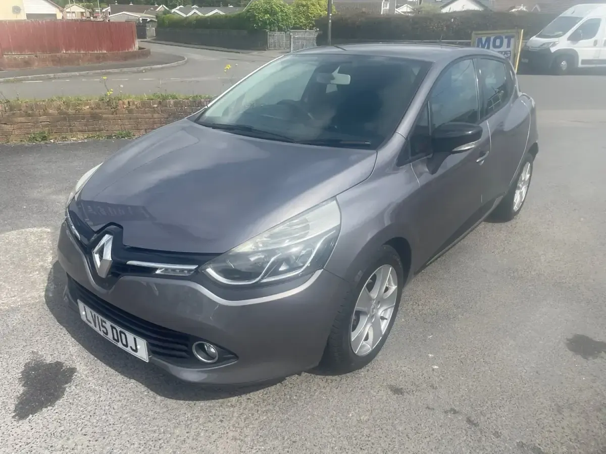 Usado Renault Clio IV Dynamique 75 HP (55 kW) 2015 Cinzento Citadino