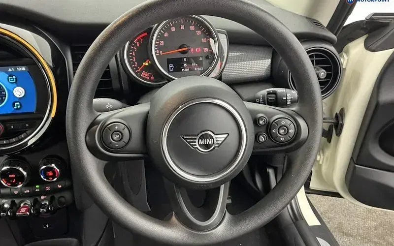 Used Mini Cooper Classic 136 HP (100 kW) 2019 White Hatchback