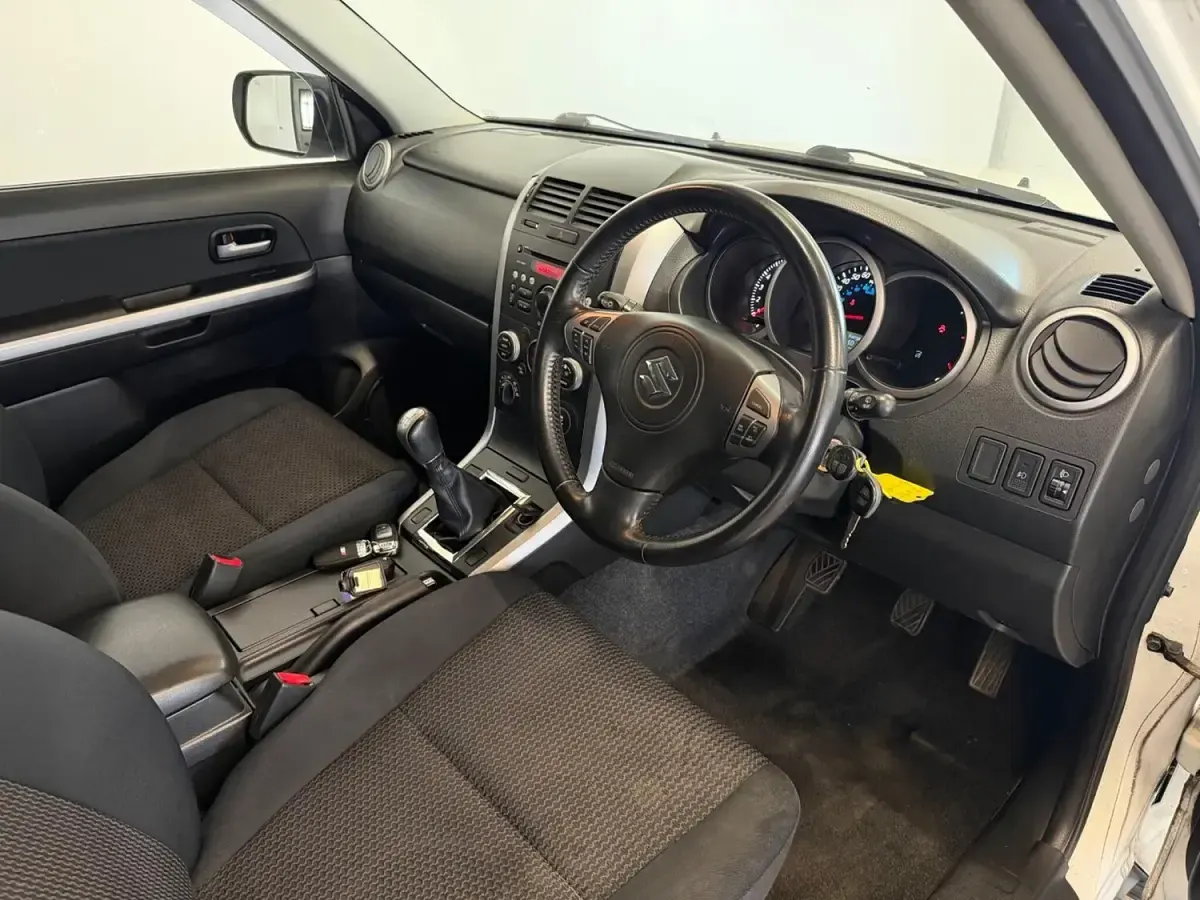 Used Suzuki Grand Vitara SZ4 2013 White SUV