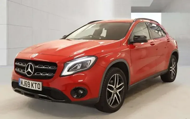 Used Mercedes GLA180 Urban 122 HP (89 kW) 2020 Red SUV