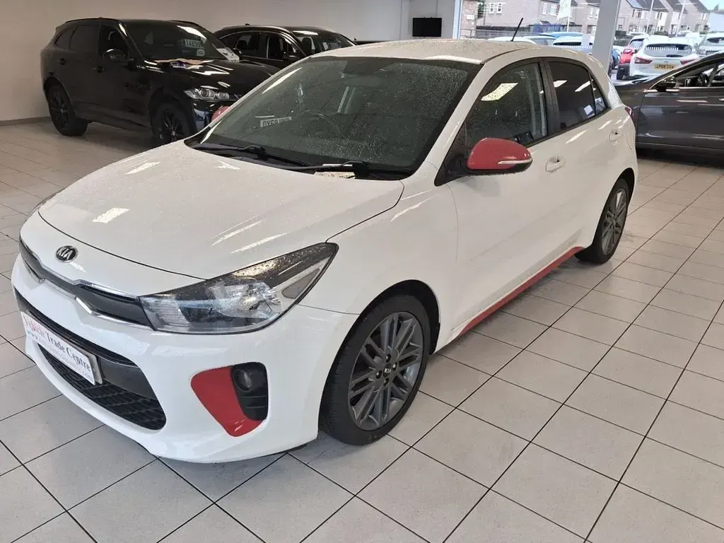 Used Kia Rio 84 HP (61 kW) 2017 White Hatchback