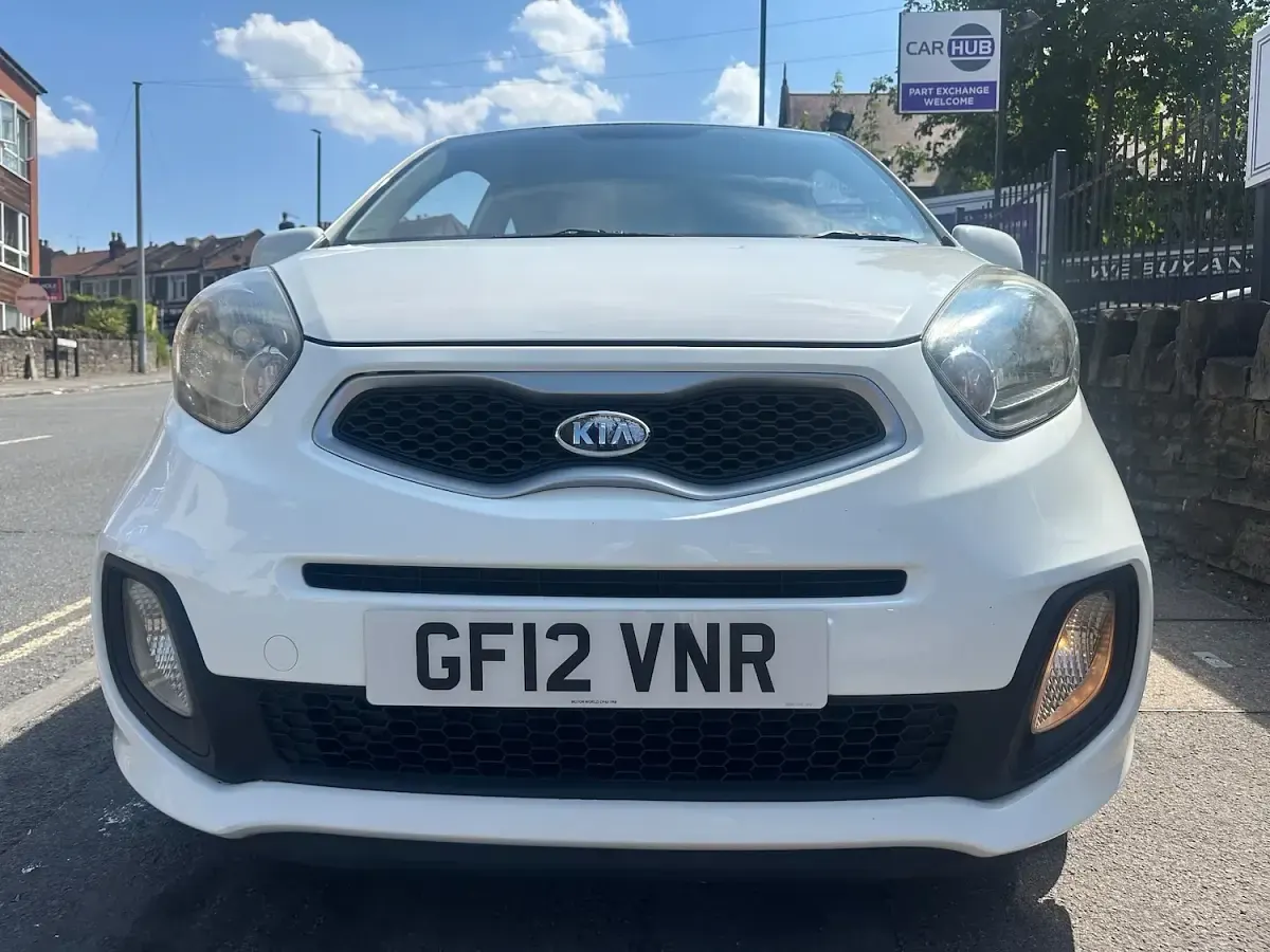 Used Kia Picanto 68 HP (50 kW) 2012 White Hatchback
