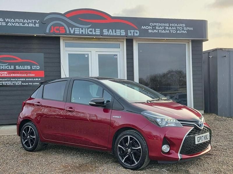 Used Toyota Yaris Hybrid Design 2017 Red/black Hatchback