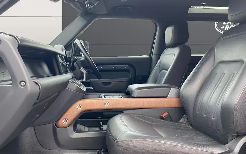 Begagnad Land Rover Defender 300 HK (220 kW) 2024 SUV