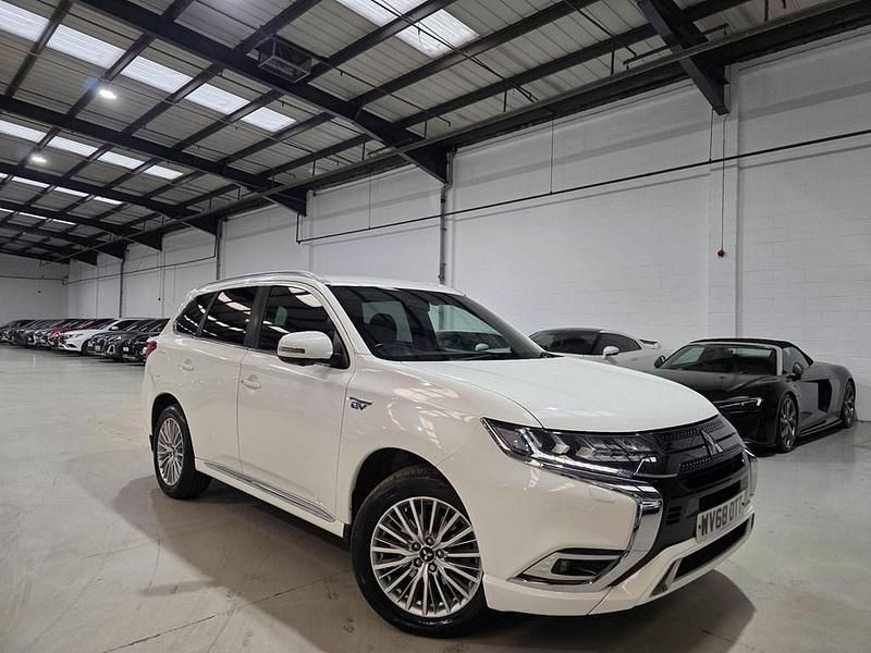 Used Mitsubishi Outlander P-HEV 2018 White SUV