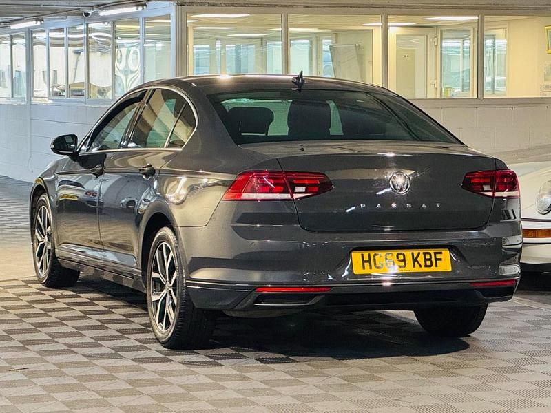 Usado VW Passat SEL 150 HP (110 kW) 2020 Cinzento Sedan