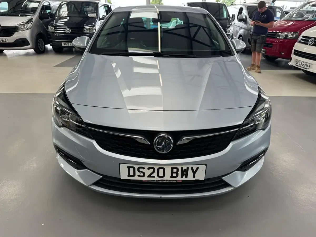 Used Vauxhall Astra SRi 122 HP (89 kW) 2020 Silver Hatchback