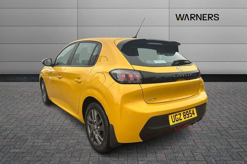 Used Peugeot 208 Active Premium 99 HP (72 kW) 2021 Yellow Hatchback