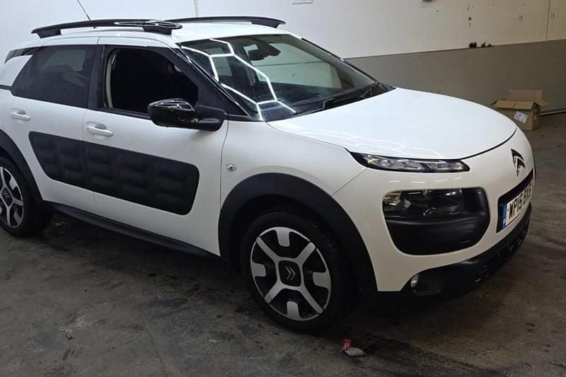 Used Citroën C4 Cactus Flair 110 HP (80 kW) 2015 White Hatchback