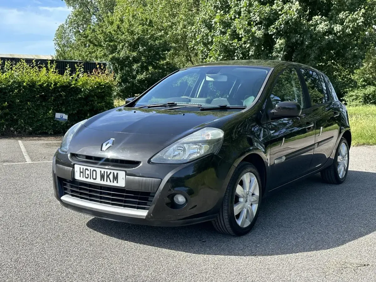Used Renault Clio Privilege 86 HP (63 kW) 2010 Black Hatchback