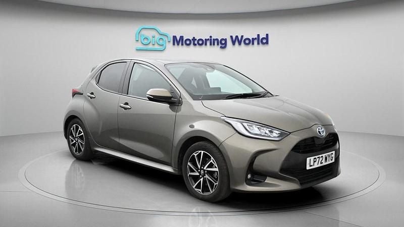 Used Toyota Yaris Hybrid Design 116 HP (85 kW) 2023 Bronze Hatchback