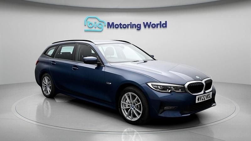 Used BMW 330e 288 HP (211 kW) 2022 Blue Estate
