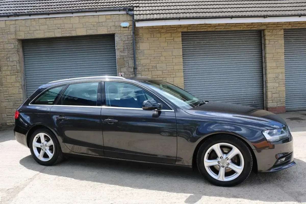 Usado Audi A4 Business 163 CV (119 kW) 2014 Gris Familiar