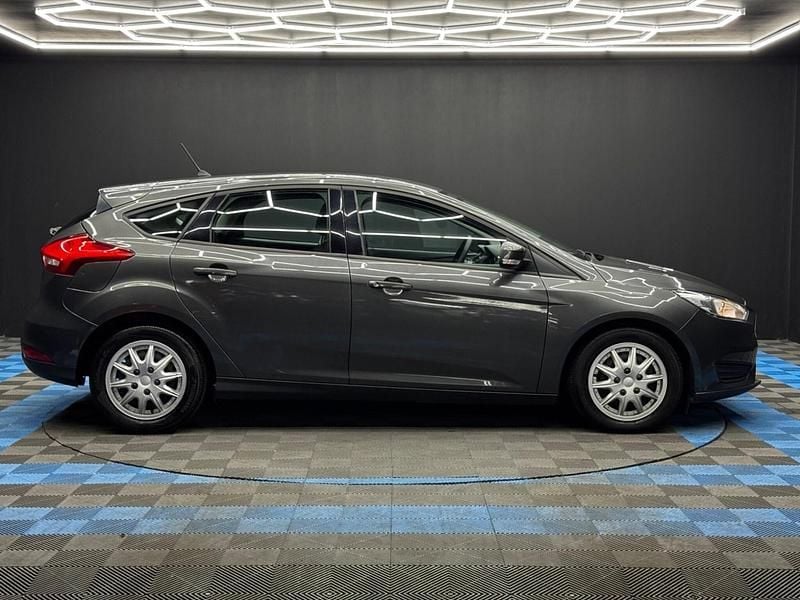Begagnad Ford Focus Style 2017 Grå Halvkombi