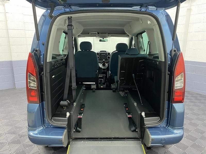 Used Citroën Berlingo Feel 100 HP (73 kW) 2017 Blue MPV