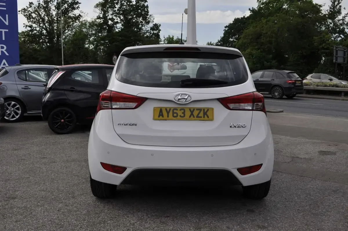 Used Hyundai ix20 Active 125 HP (91 kW) 2013 White Hatchback