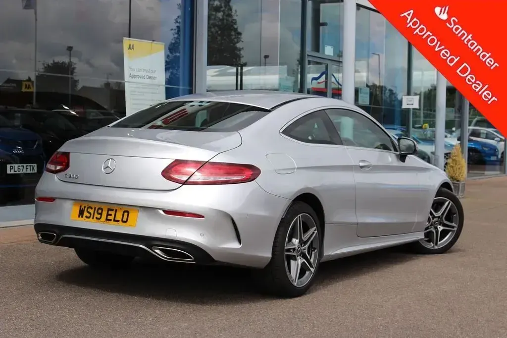 Usado Mercedes C300 AMG line 258 CV (189 kW) 2019 Plateado Coupe