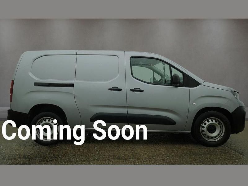 Used Peugeot Partner Premium 100 HP (73 kW) 2023 Grey MPV