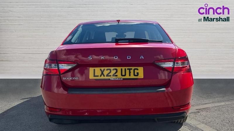 Gebraucht Skoda Superb SE 150 PS (110 kW) 2022 Rot Kleinwagen