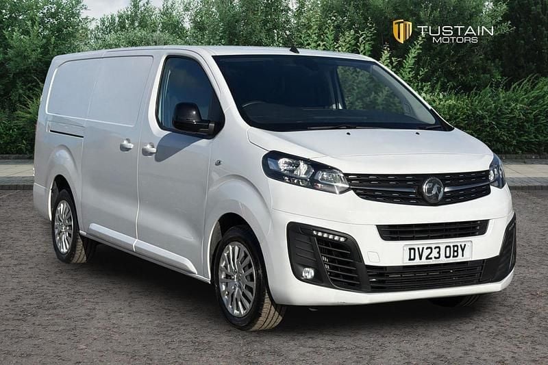 Used Vauxhall Vivaro S 100 HP (73 kW) 2023 White MPV