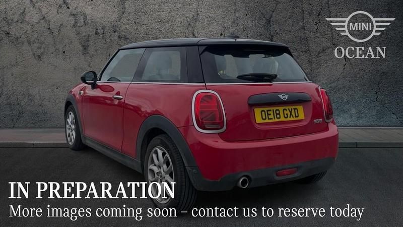 Usado Mini Cooper Hatch 134 CV (98 kW) 2018 Rojo Utilitario