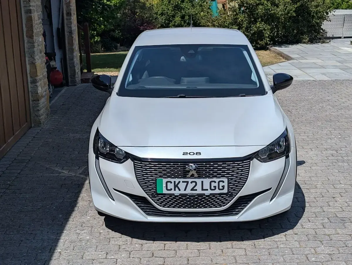 Used Peugeot e-208 Allure Premium 100 kW (136 HP) 2022 White Hatchback