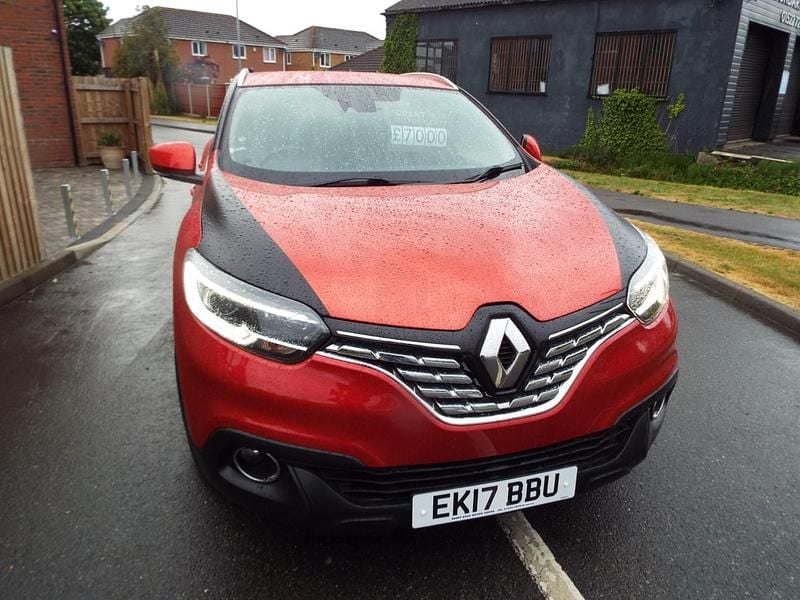Red Used 2017 Renault Kadjar Dynamique SUV | £6,500 (Good price) - Image 1/4
