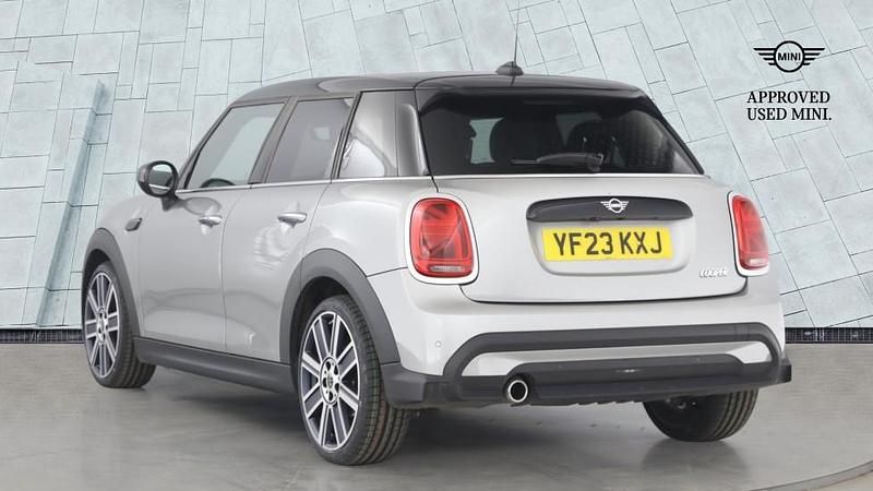 Usado Mini Cooper Exclusive 136 HP (100 kW) 2023 Prateado Citadino