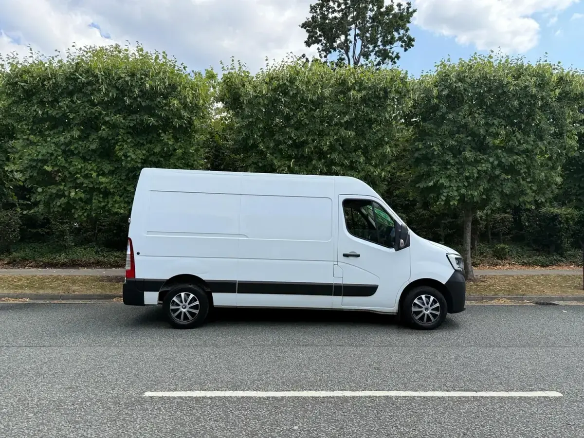 Used Renault Master Business 2022 White MPV