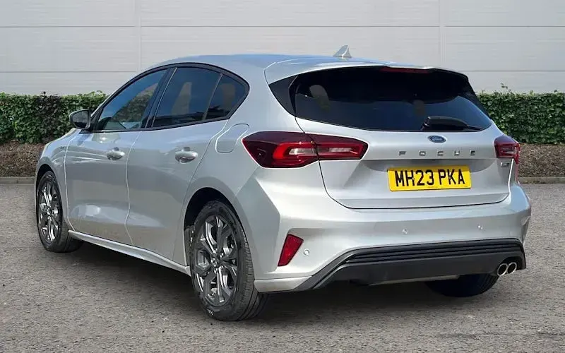 Used Ford Focus ST-Line 125 HP (91 kW) 2023 Silver Hatchback