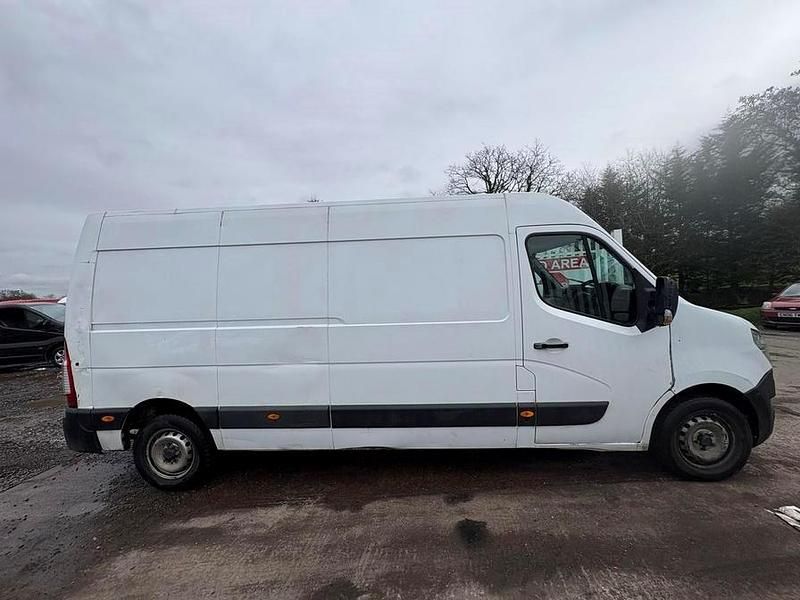Used Nissan NV400 Acenta 135 HP (99 kW) 2020 White Van