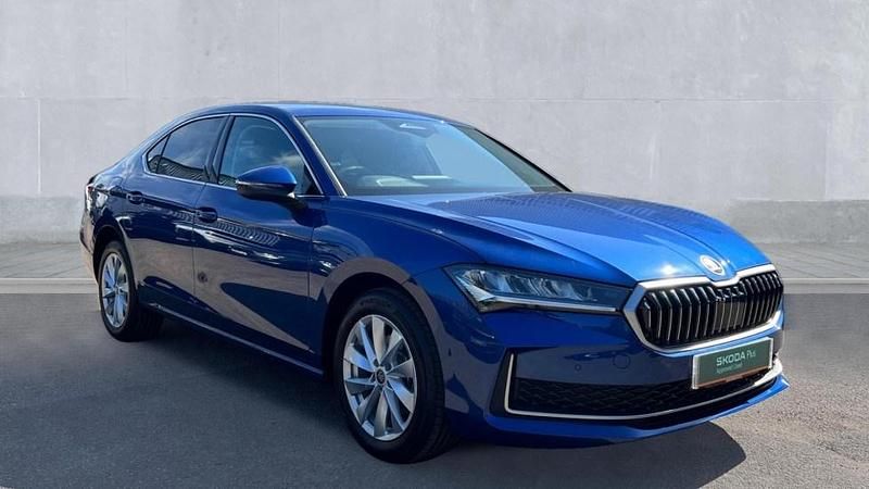 Cobalt blue metallic Used 2025 Skoda Superb SE Technology Hatchback | £23,859 (Fair price) - Image 1/4