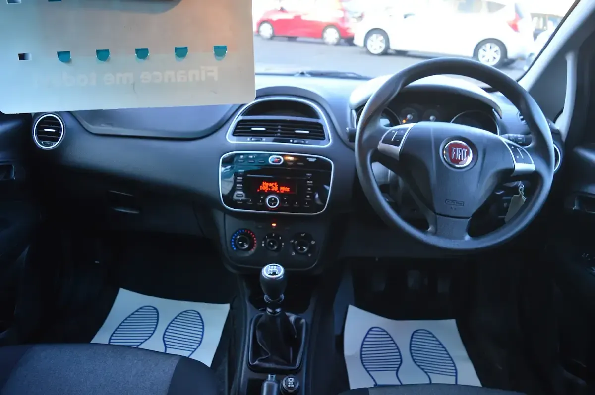 Used Fiat Punto Pop 69 HP (50 kW) 2016 Black Hatchback