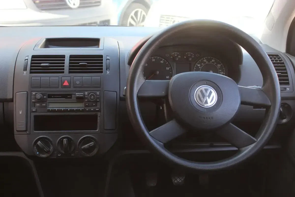 Used VW Polo 75 HP (55 kW) 2004 Silver Hatchback