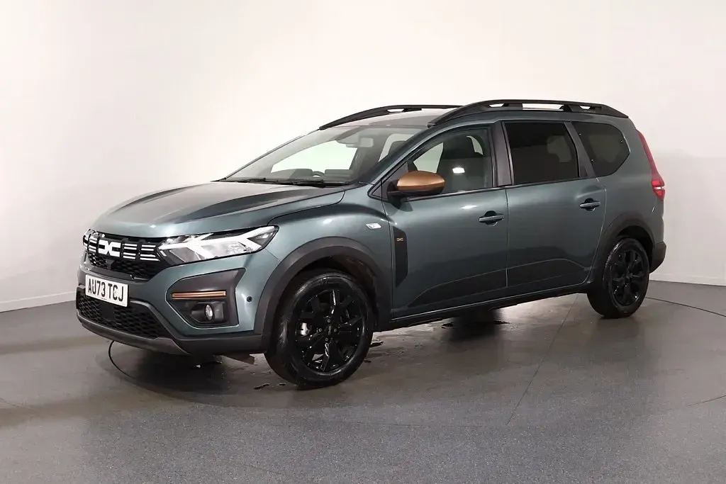 Used Dacia Jogger Extreme 141 HP (103 kW) 2023 Green MPV