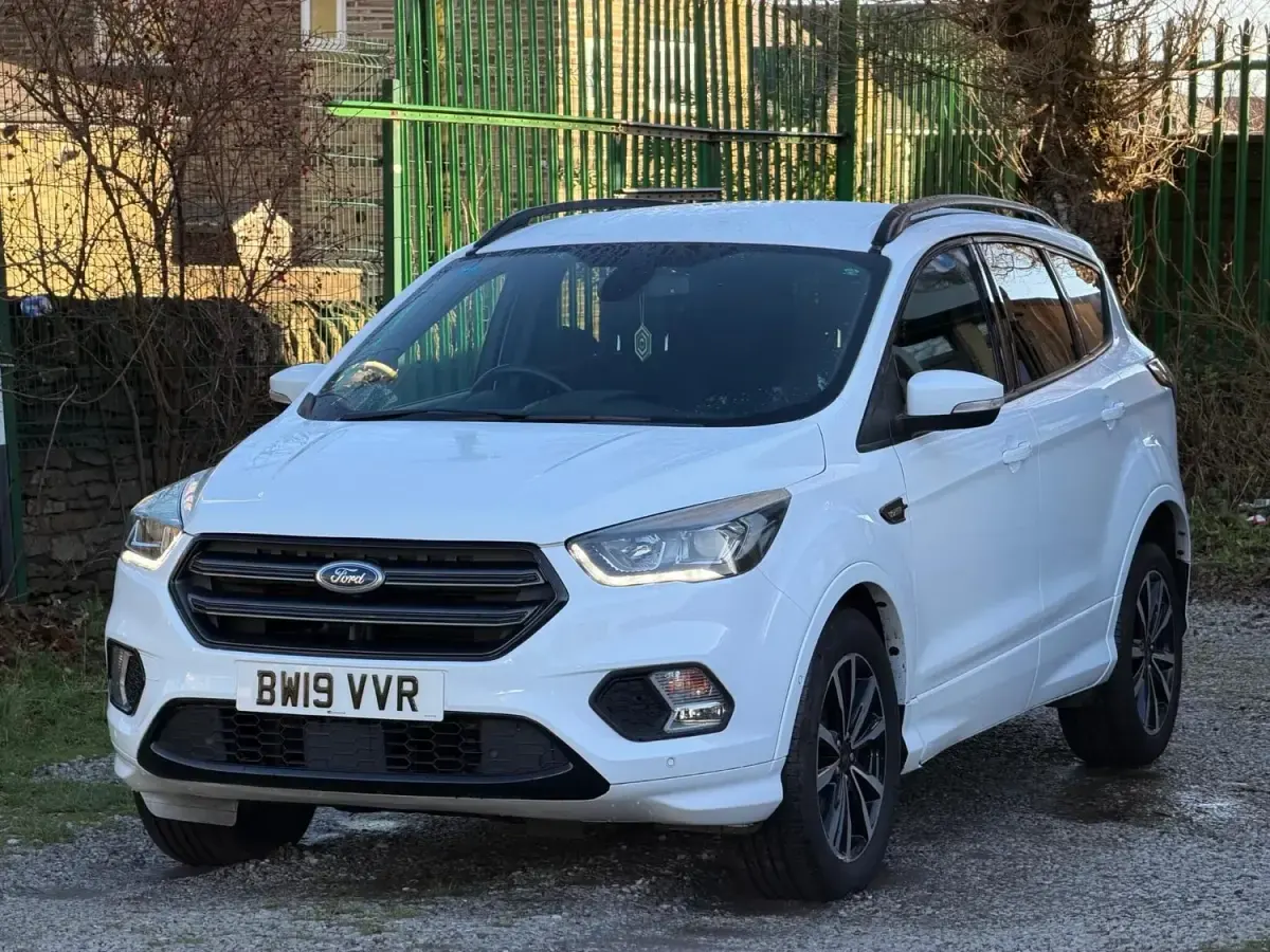 Usado Ford Kuga ST-Line 120 CV (88 kW) 2019 Blanco SUV