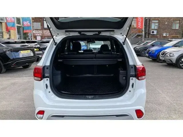 Used Mitsubishi Outlander P-HEV 221 HP (162 kW) 2020 White SUV
