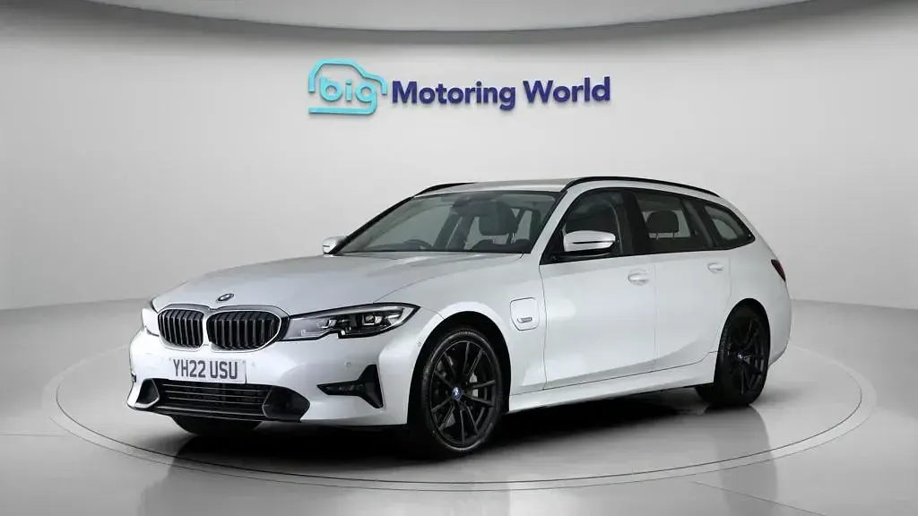 Used BMW 330e Sport Line 292 HP (214 kW) 2022 White Estate