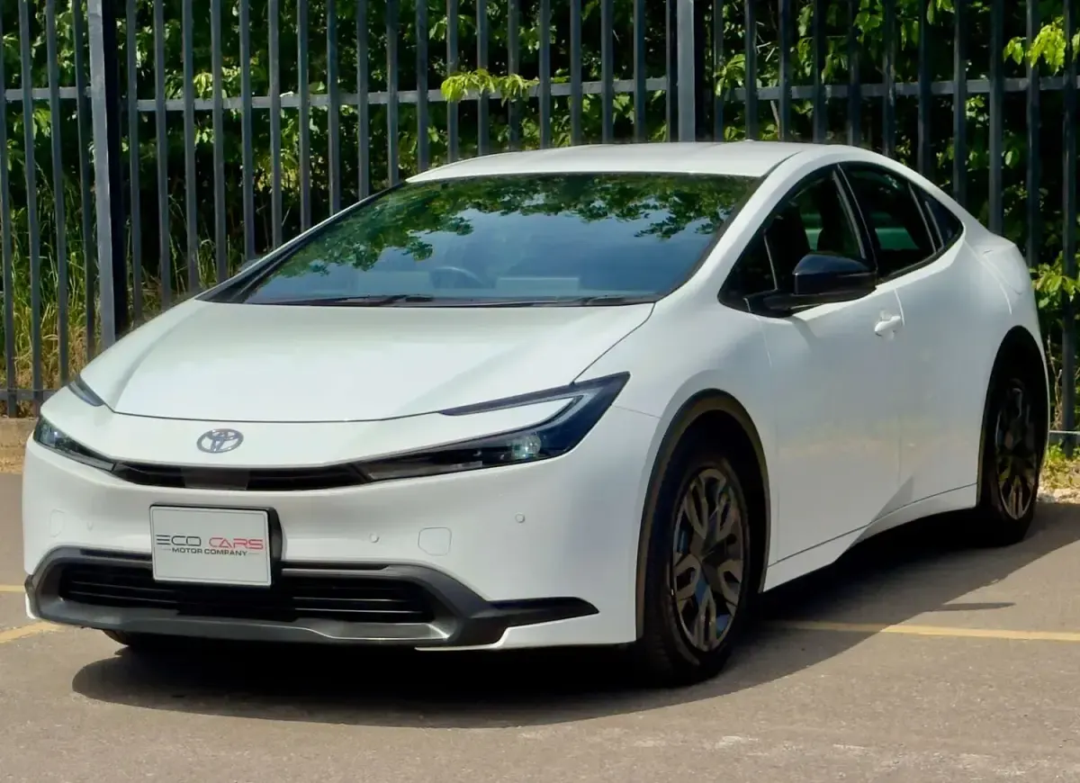 Used Toyota Prius 122 HP (89 kW) 2023 White Hatchback